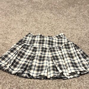 NWT Dizzy Lizzy pleated skirt L